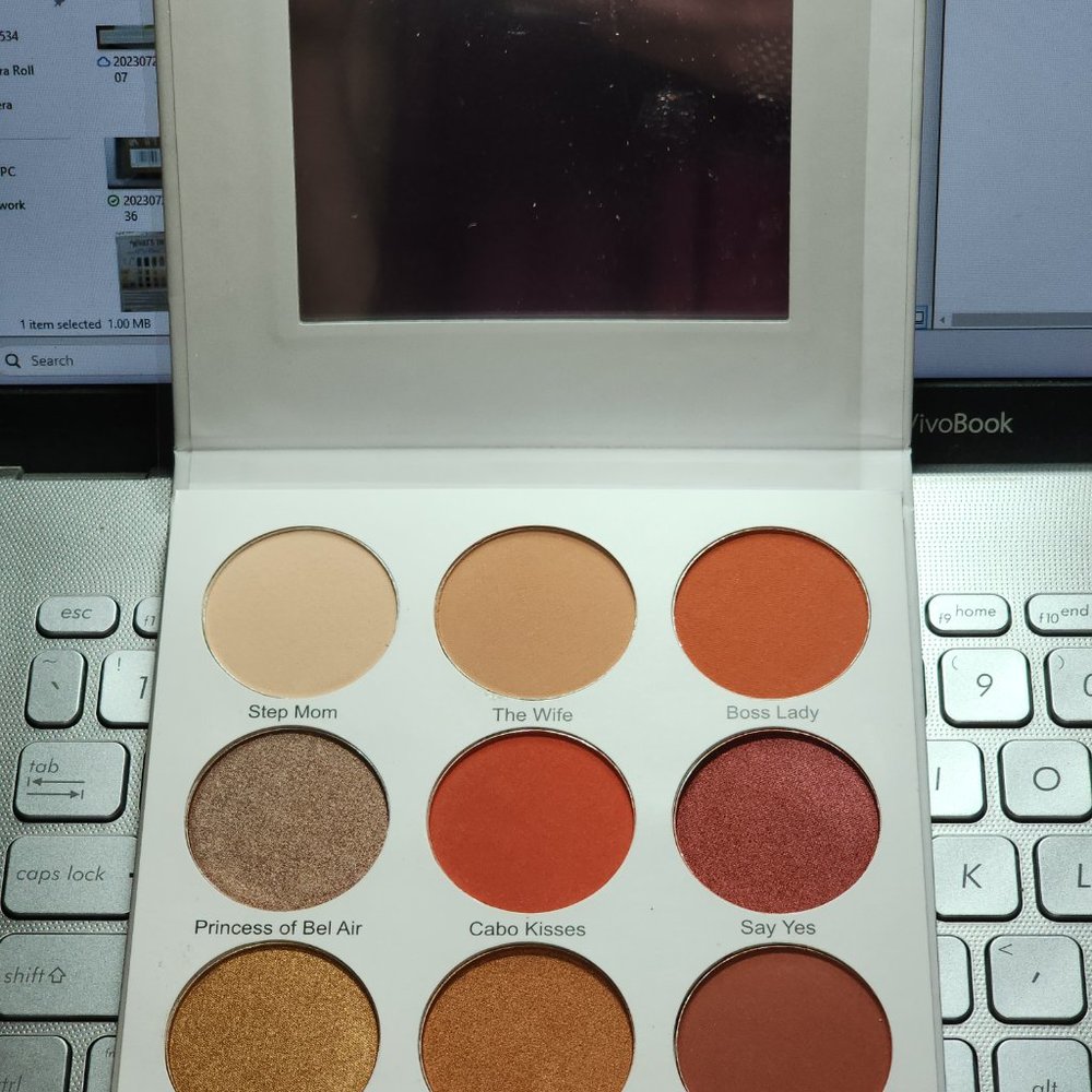 # GIVE THEM LALA BEAUTY The Grown Woman Palette NIB